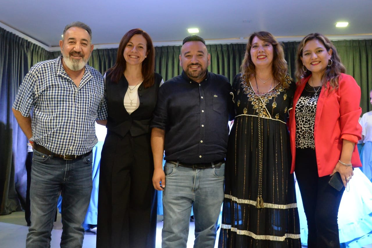 acto de egresados cursos agec Imagen Local