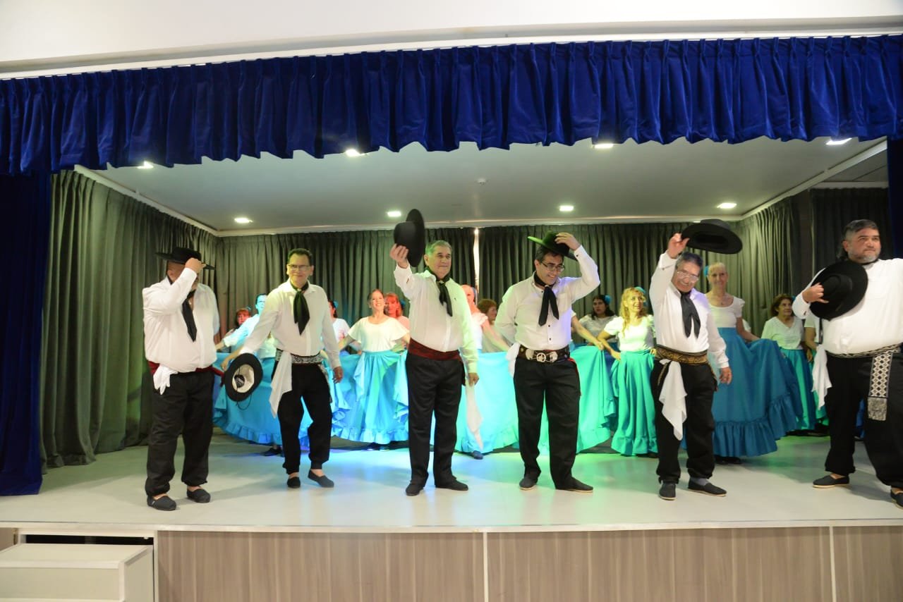 acto de egresados cursos agec Imagen Local